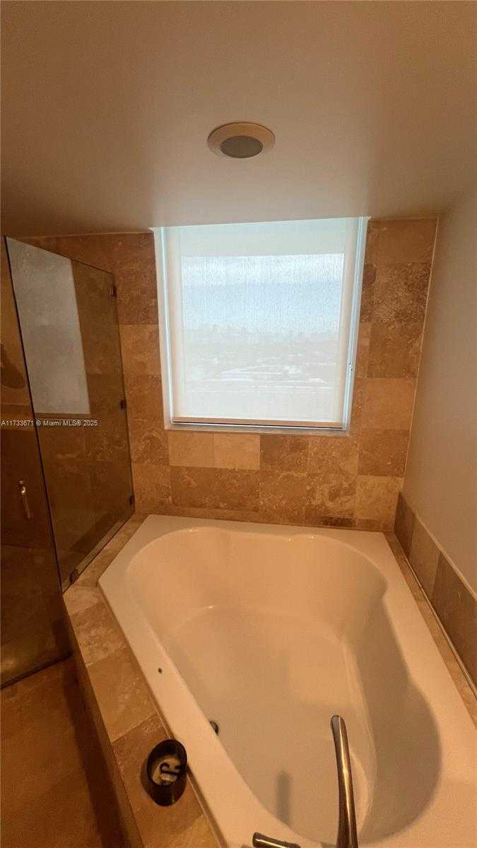 Small Image of 1745 EAST HALLANDALE BEACH BLVD #1807W, Hallandale Beach Number 39