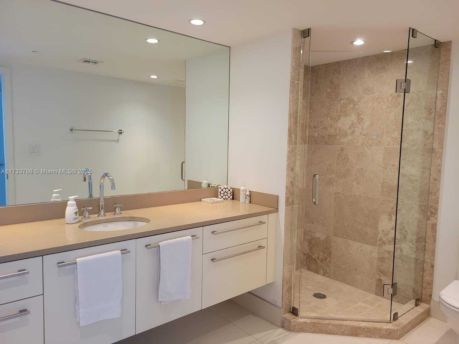 Small Image of 6801 COLLINS AVE #LPH06 Doorlph14, Miami Beach Number 6