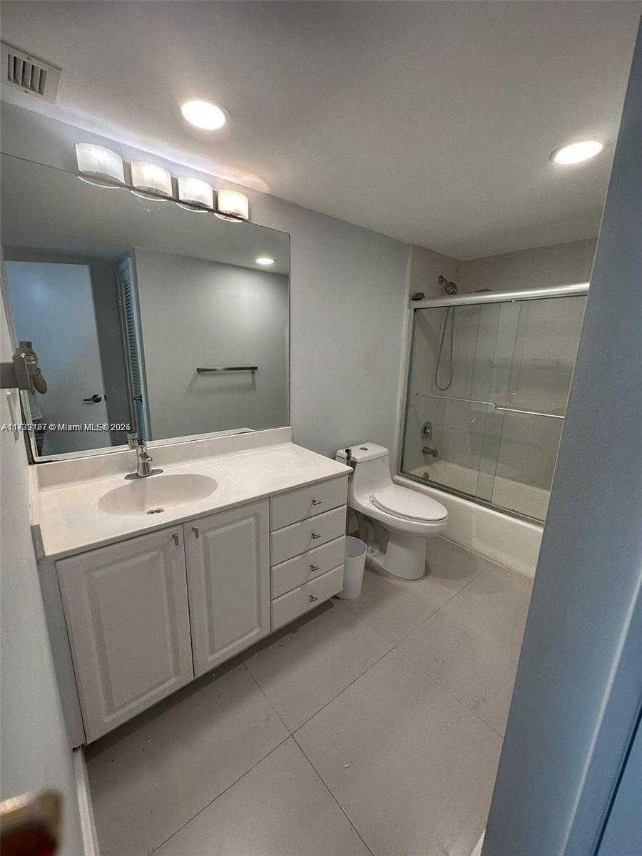 Small Image of 19380 COLLINS AVE #511, Sunny Isles Beach Number 4