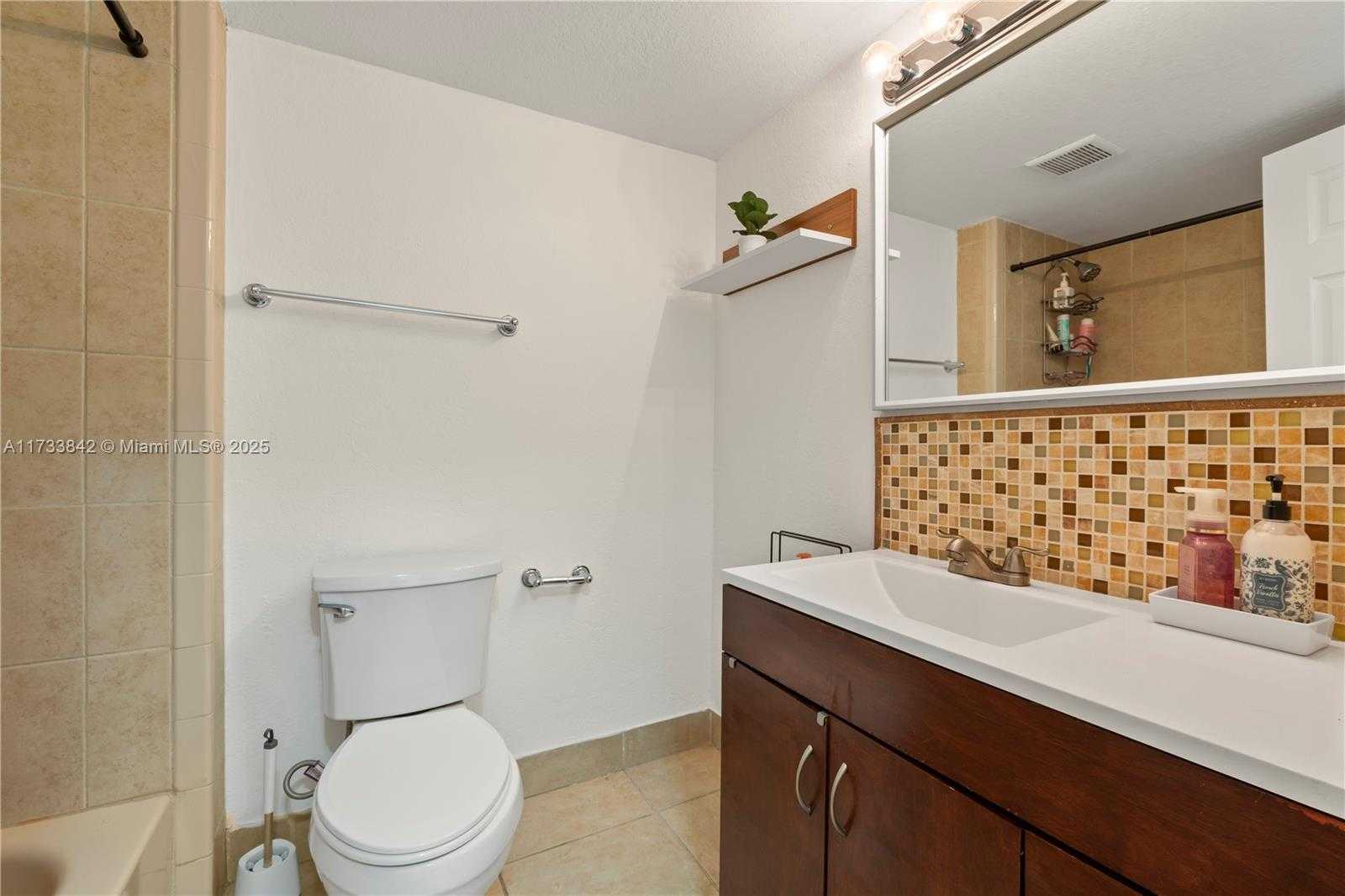 Small Image of 4650 NORTH WEST 79TH AVE #2H, Doral Number 12