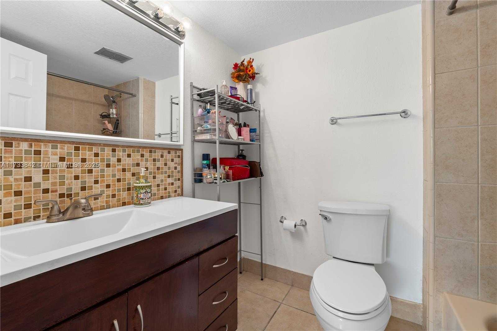Small Image of 4650 NORTH WEST 79TH AVE #2H, Doral Number 15