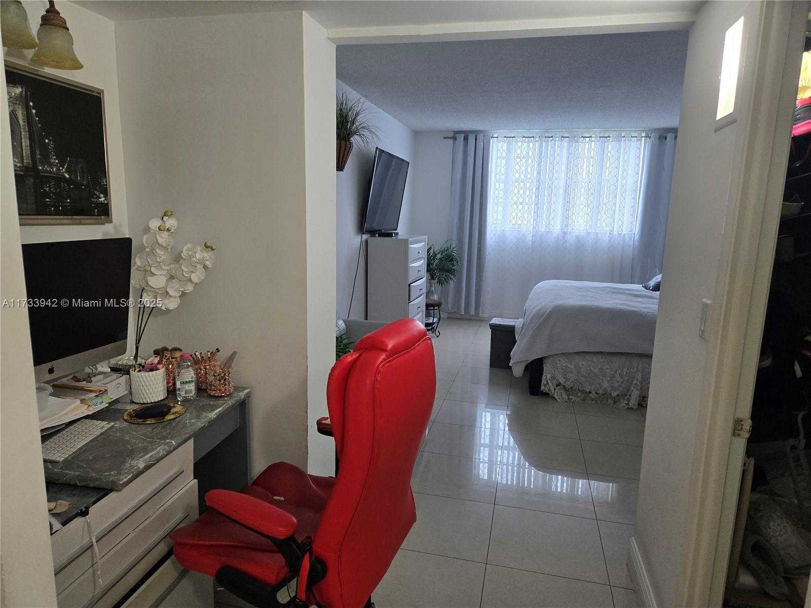 Small Image of 19390 Collins Ave, Sunny Isles Beach, FL 33160, USA Number 12