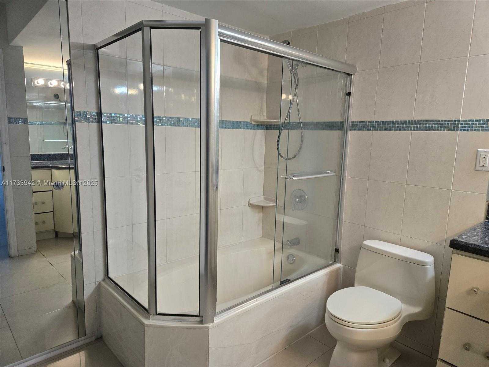 Small Image of 19390 Collins Ave, Sunny Isles Beach, FL 33160, USA Number 15