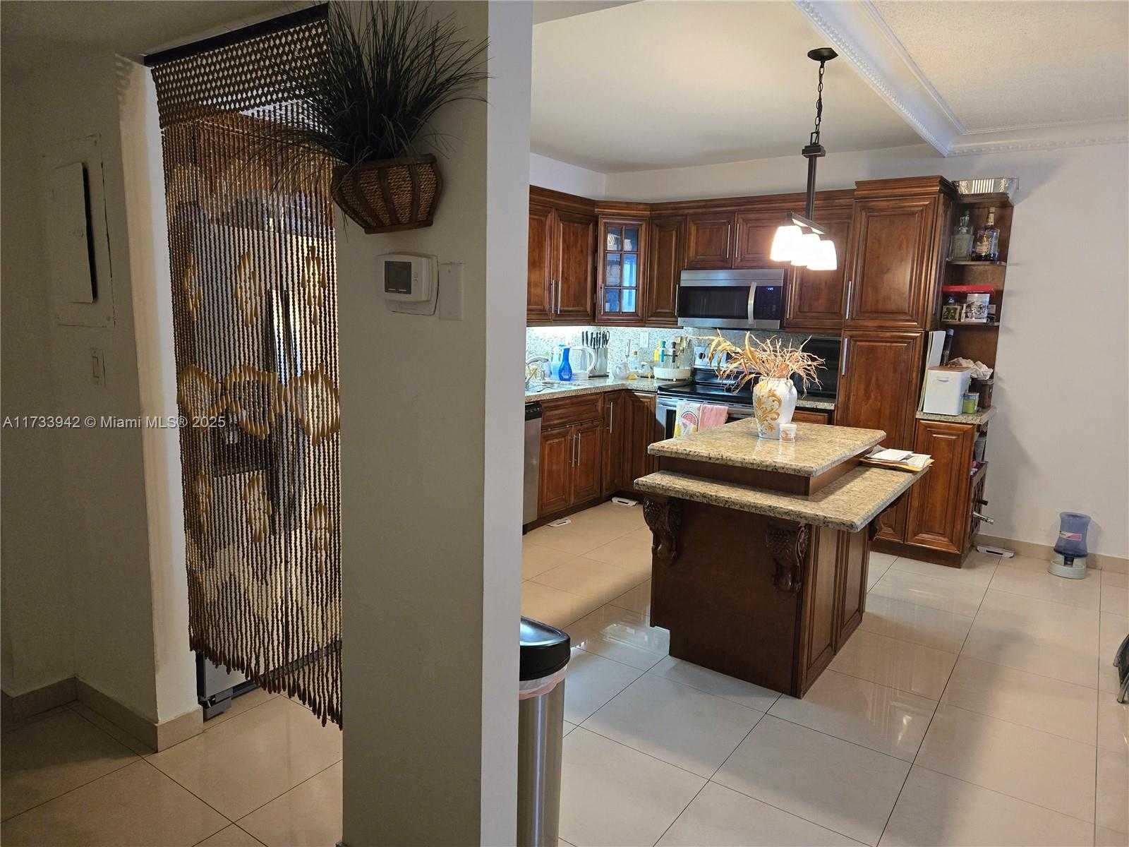 Small Image of 19390 Collins Ave, Sunny Isles Beach, FL 33160, USA Number 3