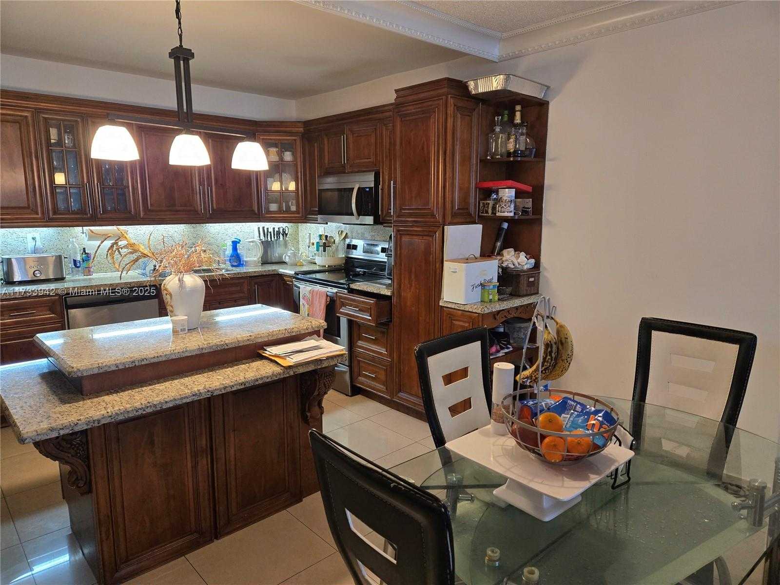 Small Image of 19390 Collins Ave, Sunny Isles Beach, FL 33160, USA Number 4