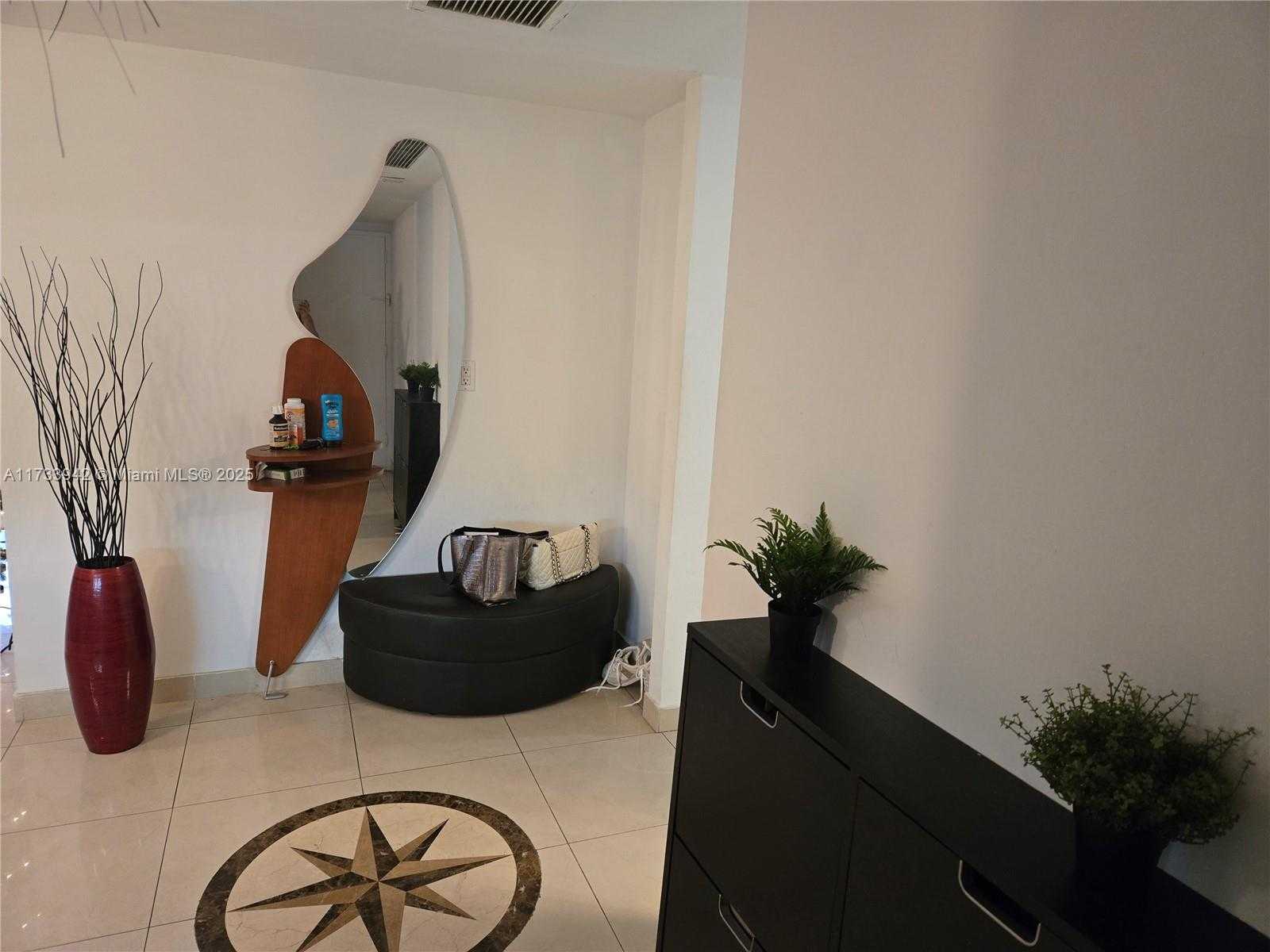 Small Image of 19390 Collins Ave, Sunny Isles Beach, FL 33160, USA Number 5