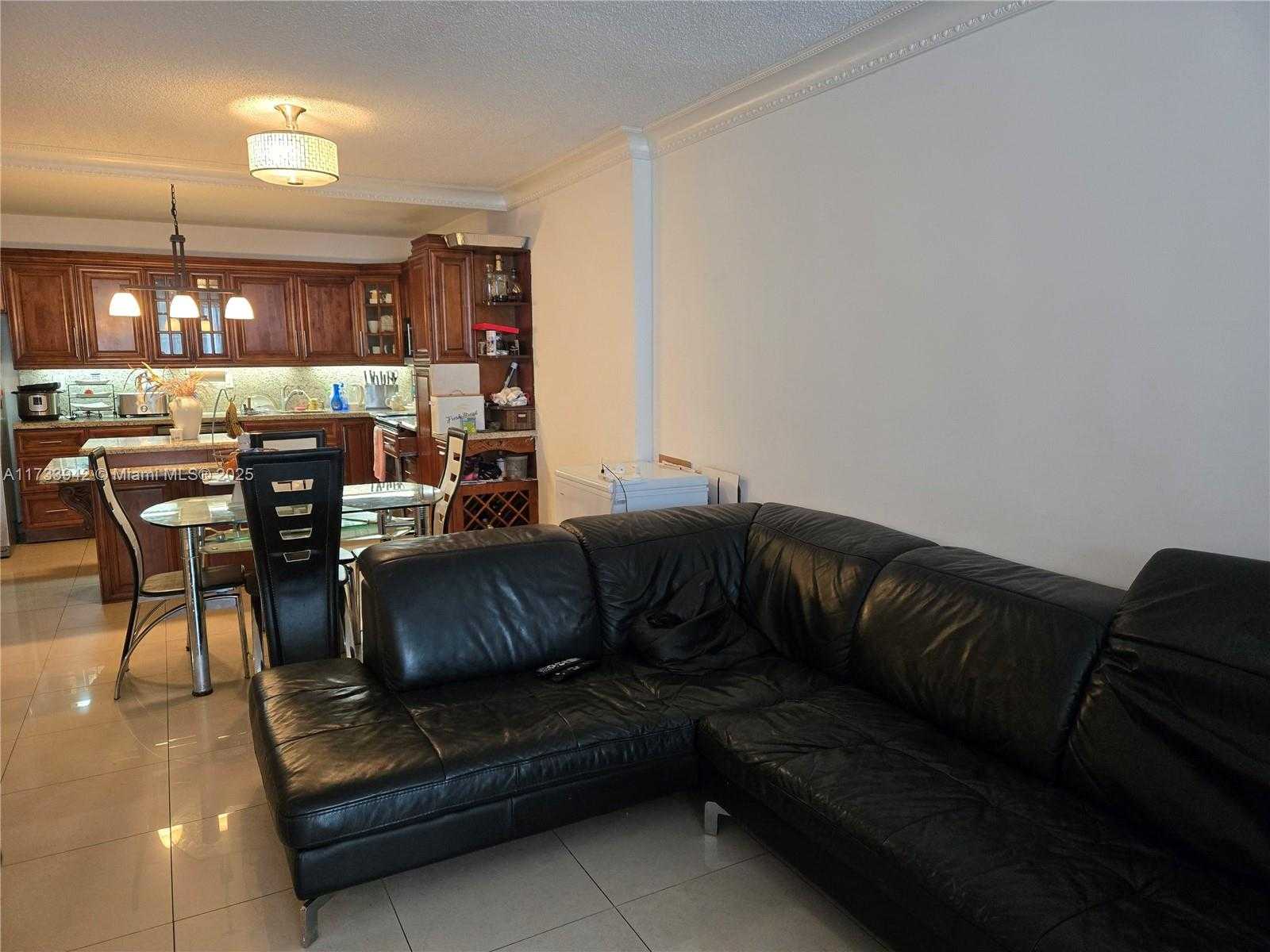 Small Image of 19390 Collins Ave, Sunny Isles Beach, FL 33160, USA Number 6