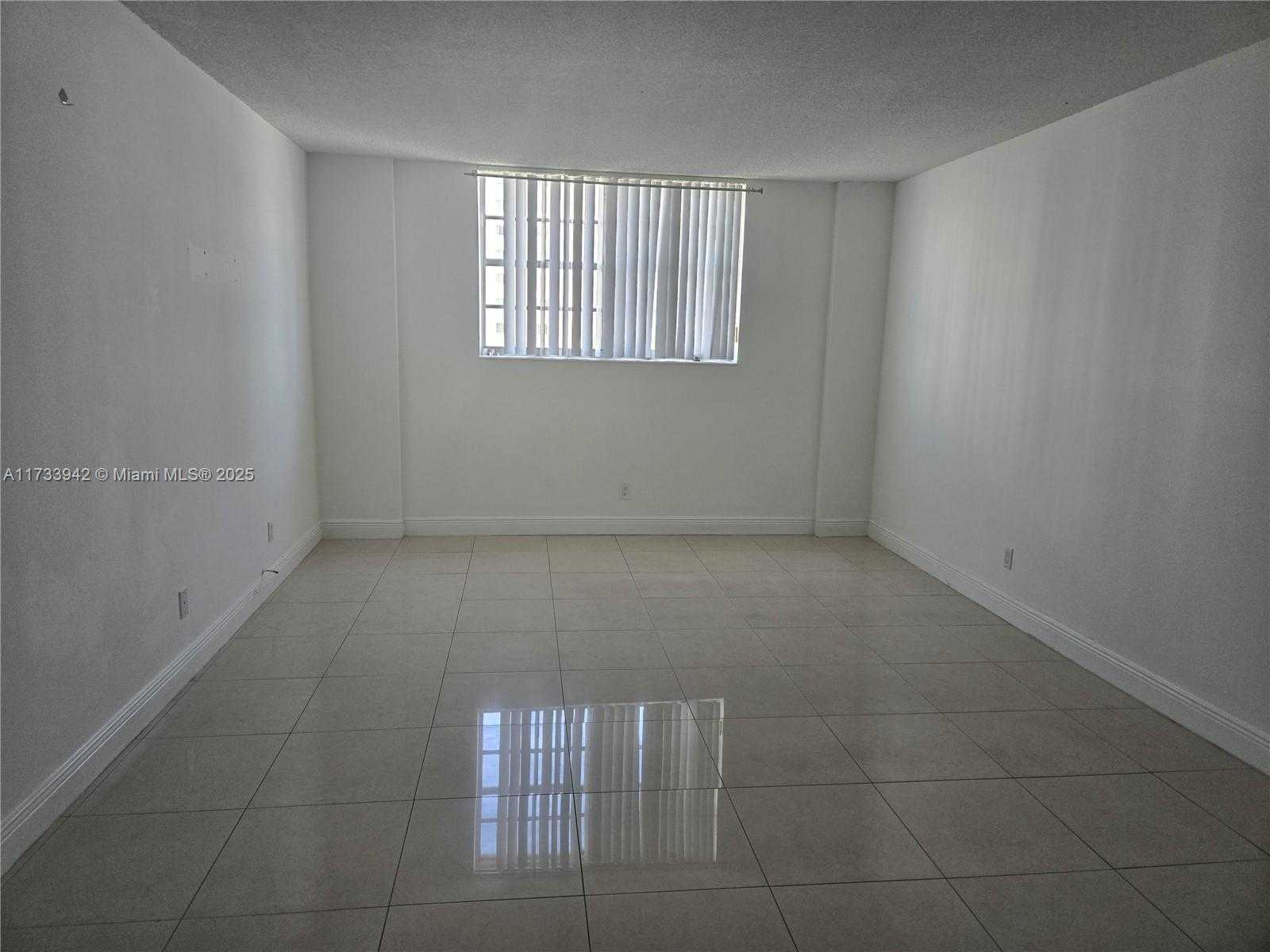 Small Image of 19390 Collins Ave, Sunny Isles Beach, FL 33160, USA Number 8