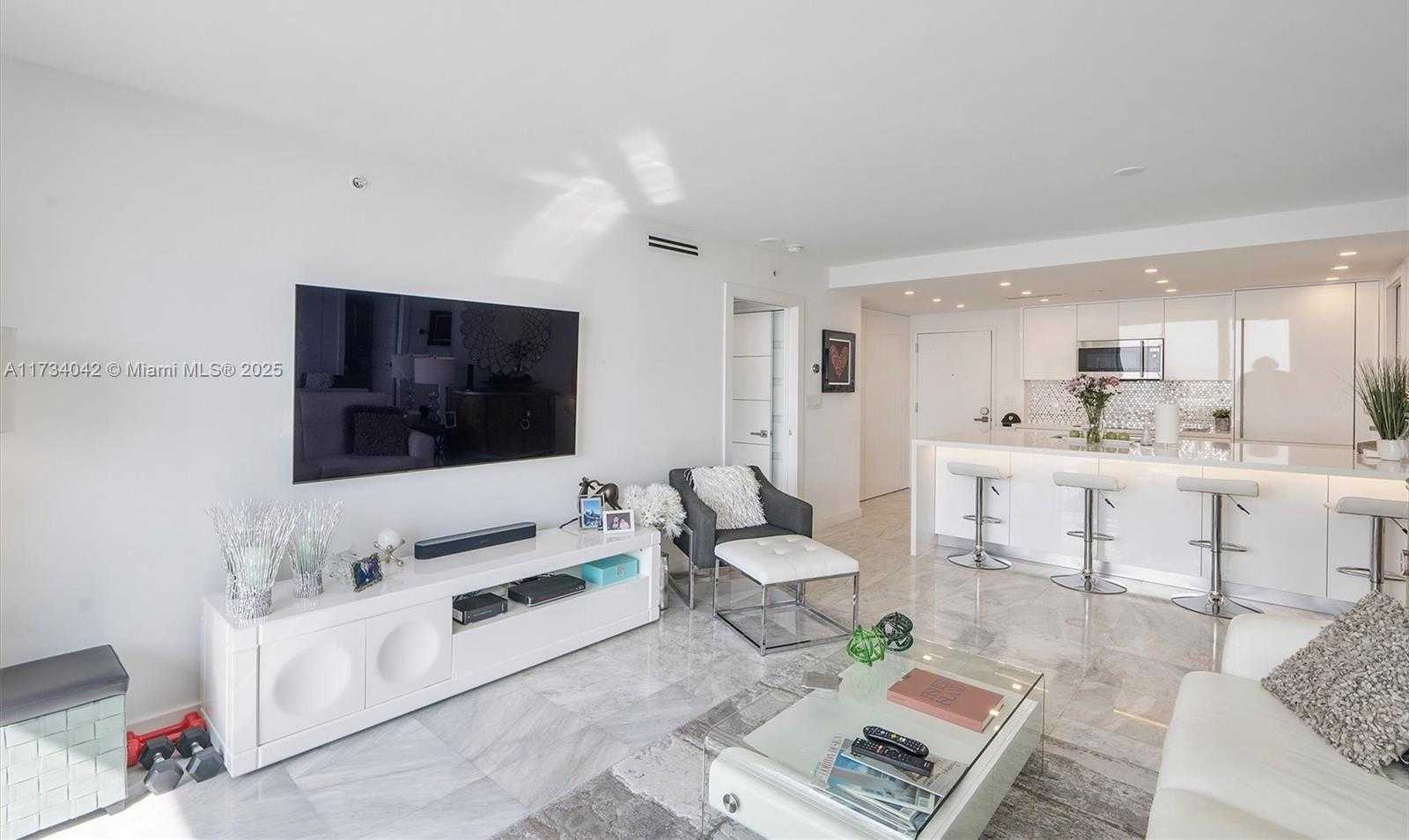 Small Image of 90 ALTON RD #1806, Miami Beach Number 5