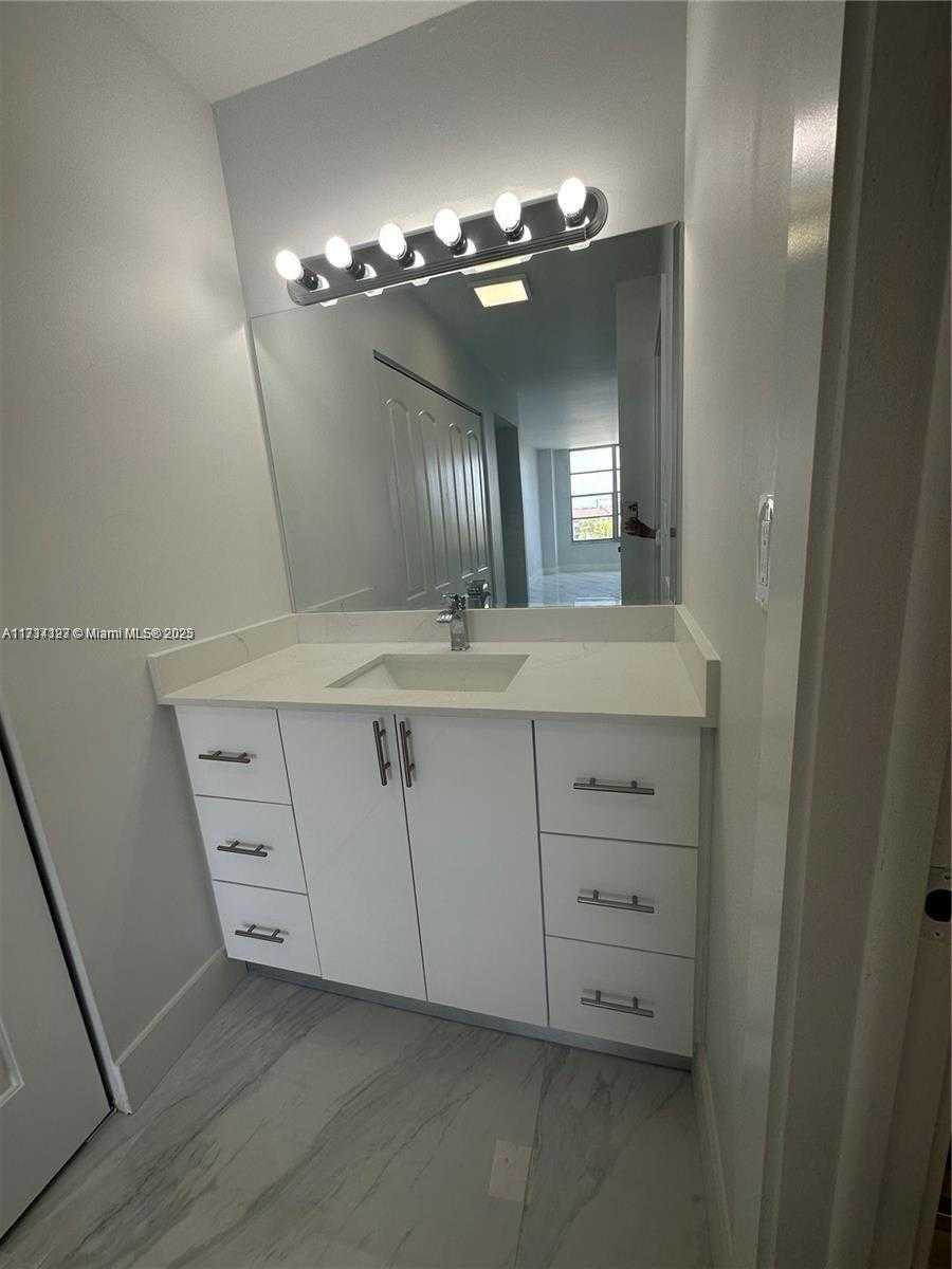Small Image of 3800 SOUTH OCEAN DR #411, Hollywood Number 19