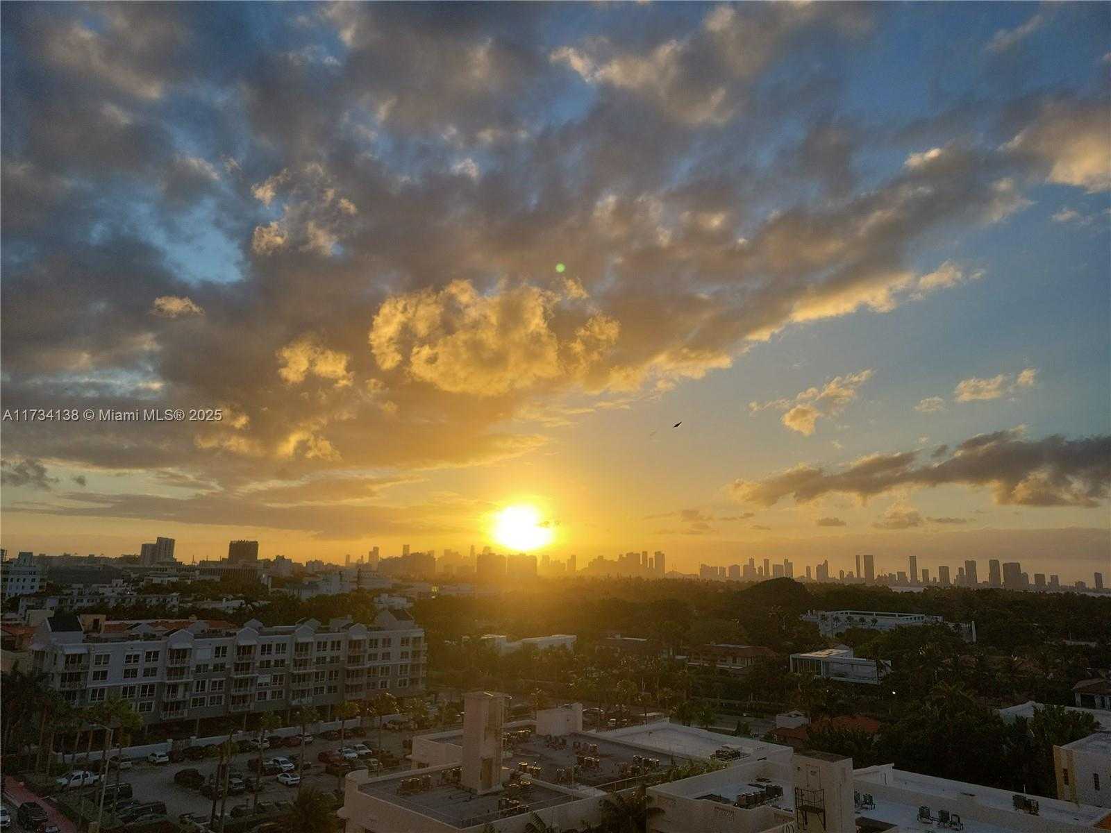 Small Image of 2899 COLLINS #1114, Miami Beach Number 3
