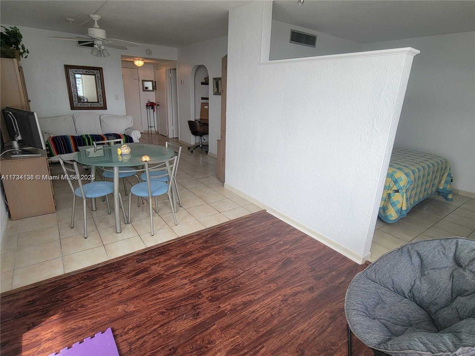 Small Image of 2899 COLLINS #1114, Miami Beach Number 4