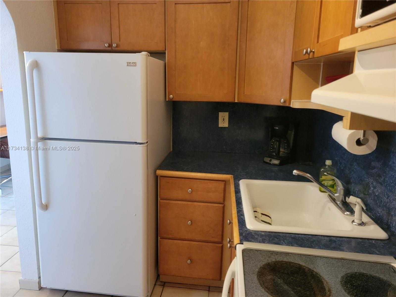 Small Image of 2899 COLLINS #1114, Miami Beach Number 7