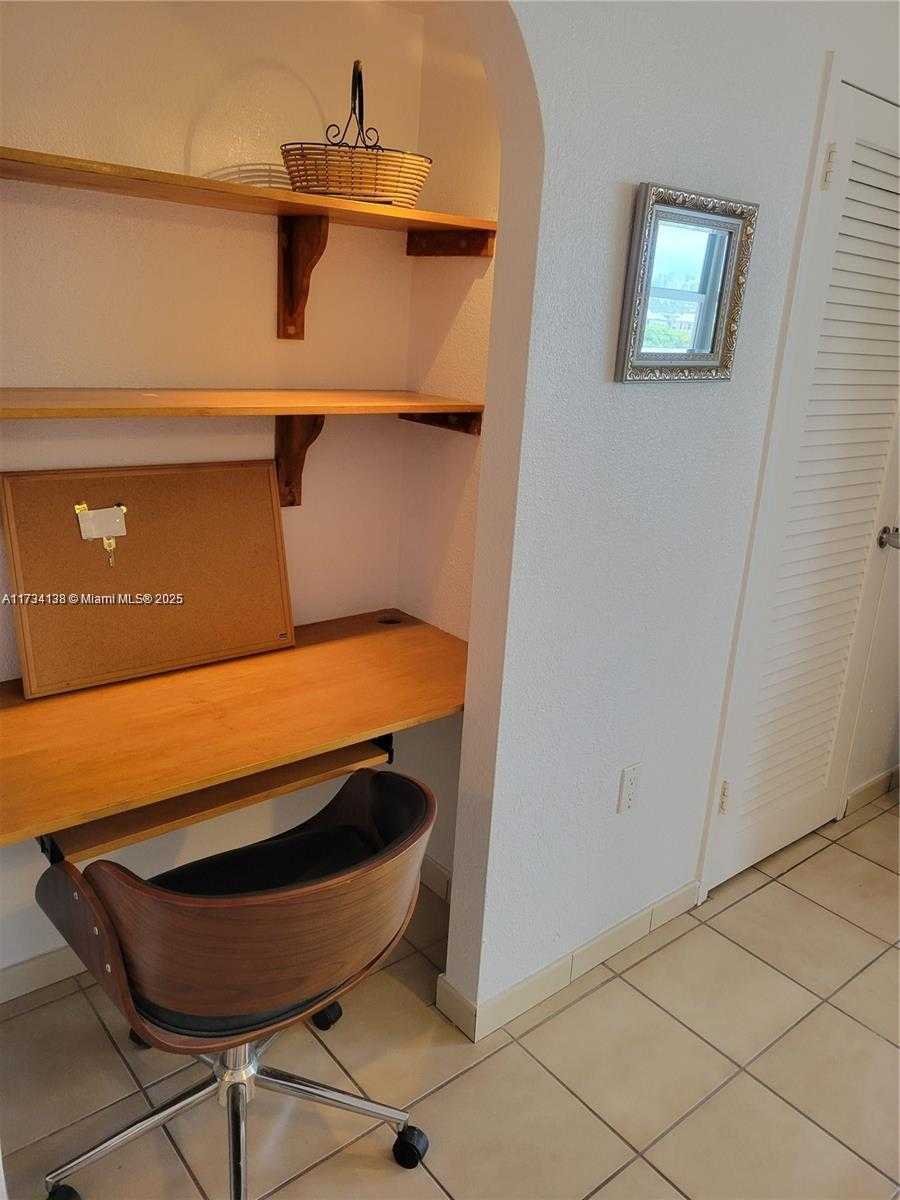 Small Image of 2899 COLLINS #1114, Miami Beach Number 9