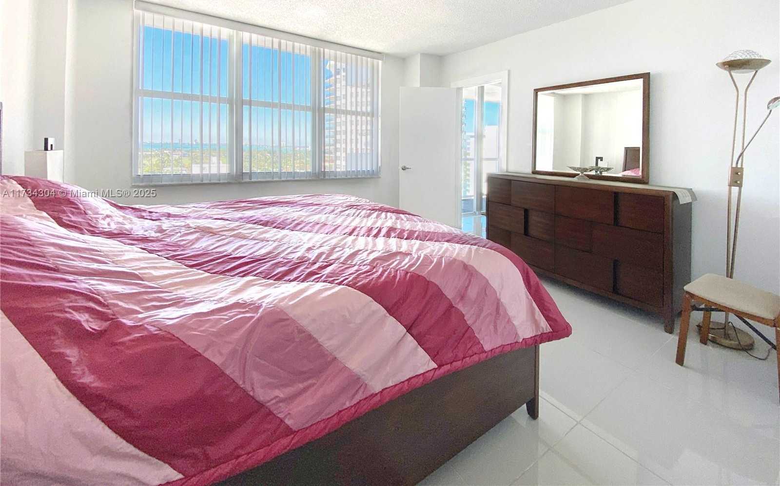 Small Image of 5601 COLLINS AVE #1423, Miami Beach Number 4