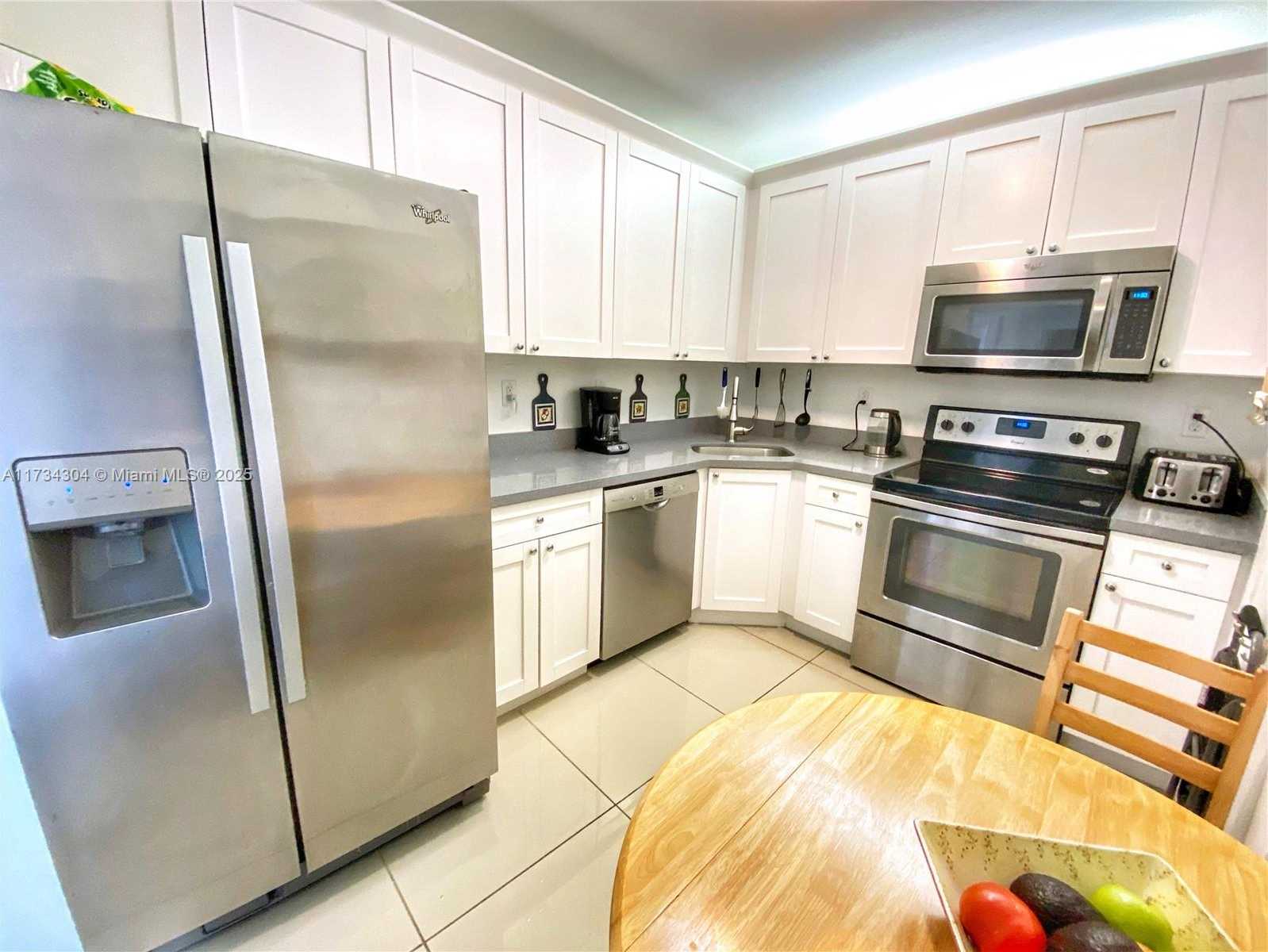 Small Image of 5601 COLLINS AVE #1423, Miami Beach Number 8