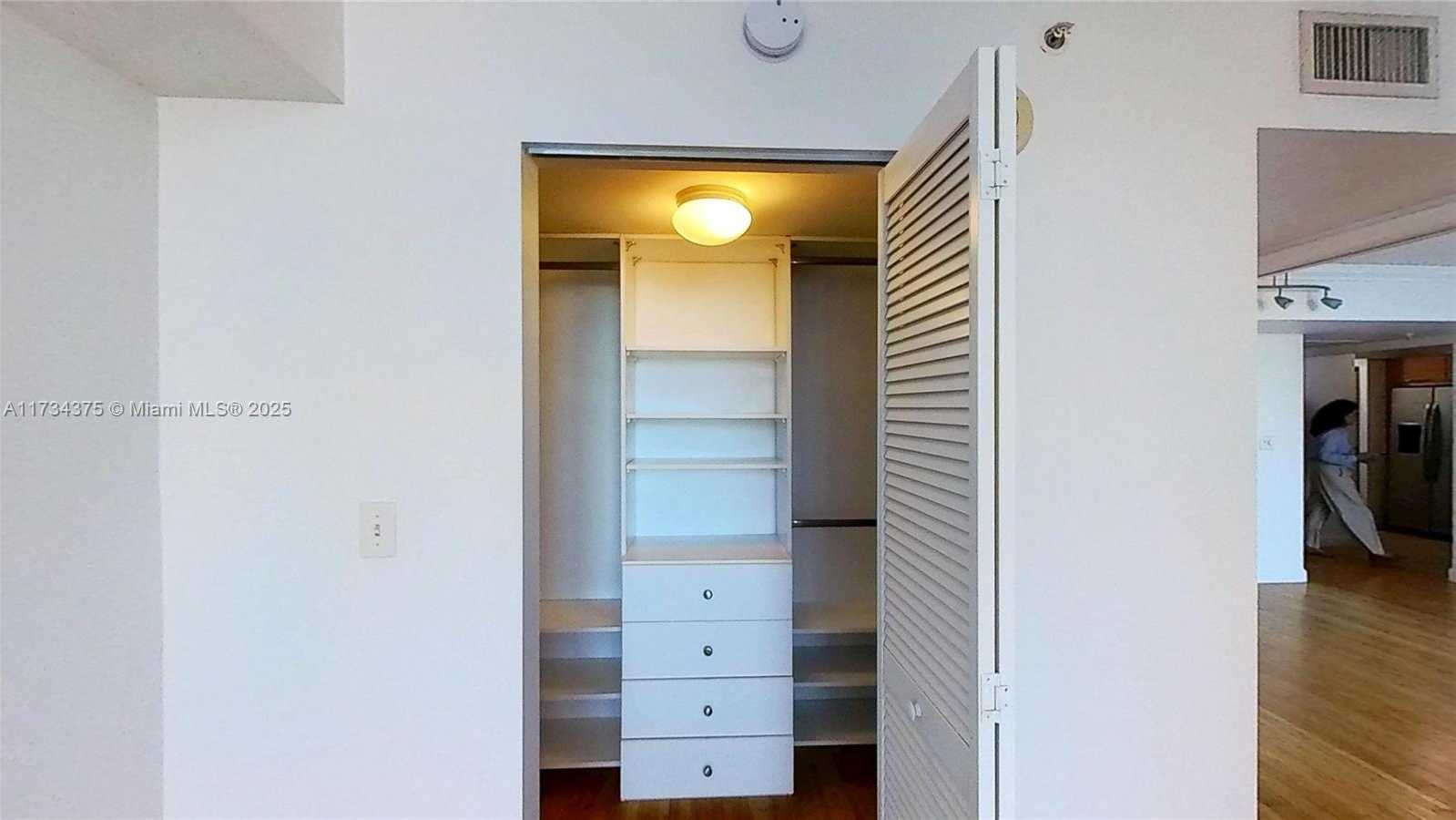 Small Image of 31 SOUTH EAST 5TH ST #2408, Miami Number 22