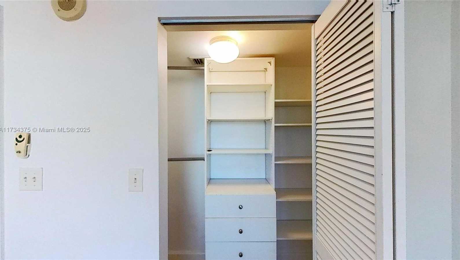 Small Image of 31 SOUTH EAST 5TH ST #2408, Miami Number 23