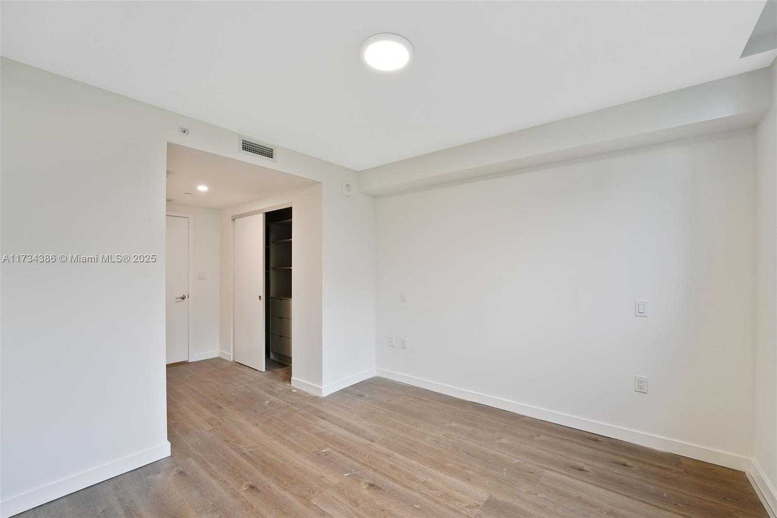 Small Image of 1500 BAY RD #N-1019, Miami Beach Number 14