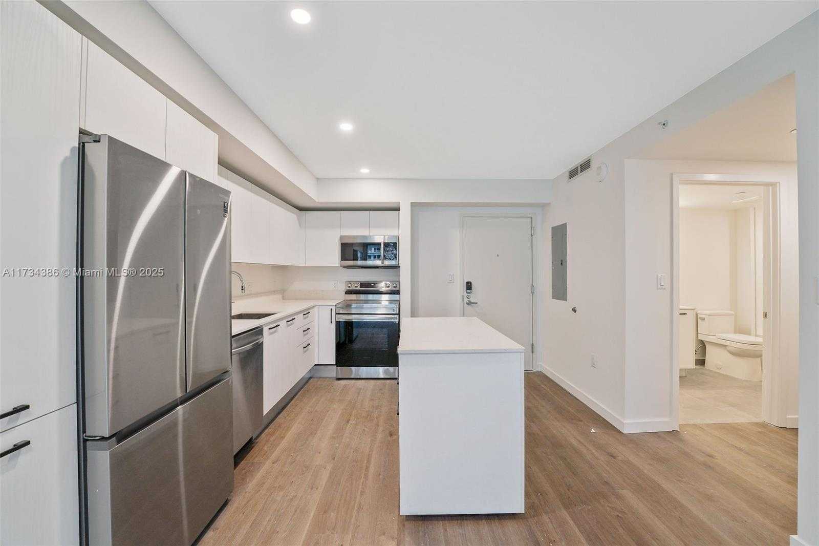 Small Image of 1500 BAY RD #N-1019, Miami Beach Number 4