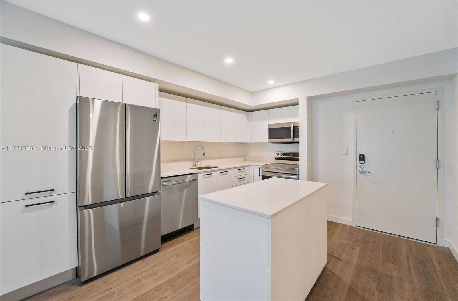 Small Image of 1500 BAY RD #N-1019, Miami Beach Number 5