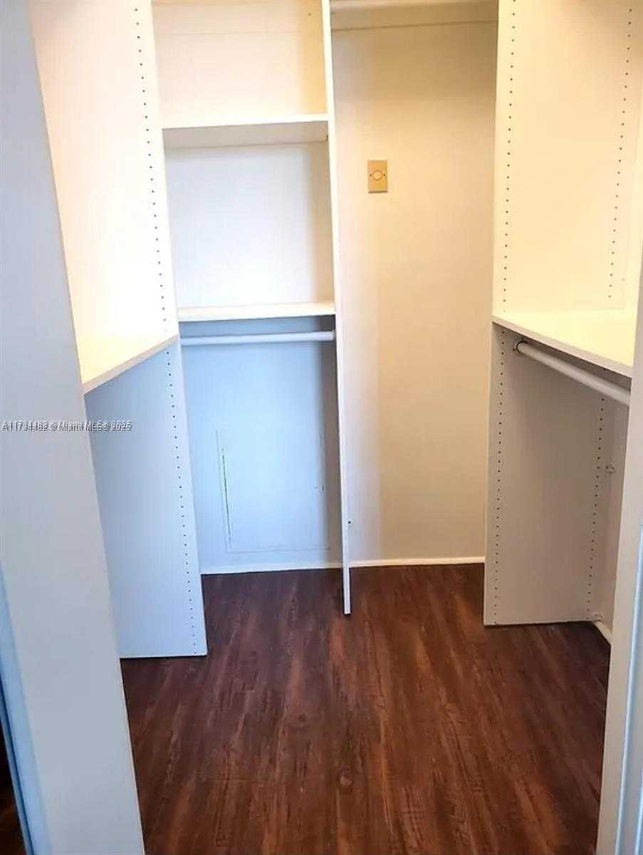 Small Image of 19355 TURNBERRY WAY #21C, Aventura Number 3