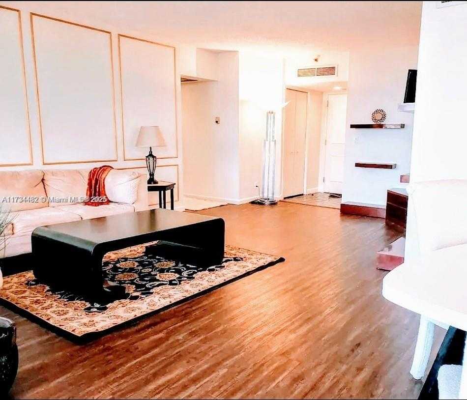 Small Image of 19355 TURNBERRY WAY #21C, Aventura Number 4