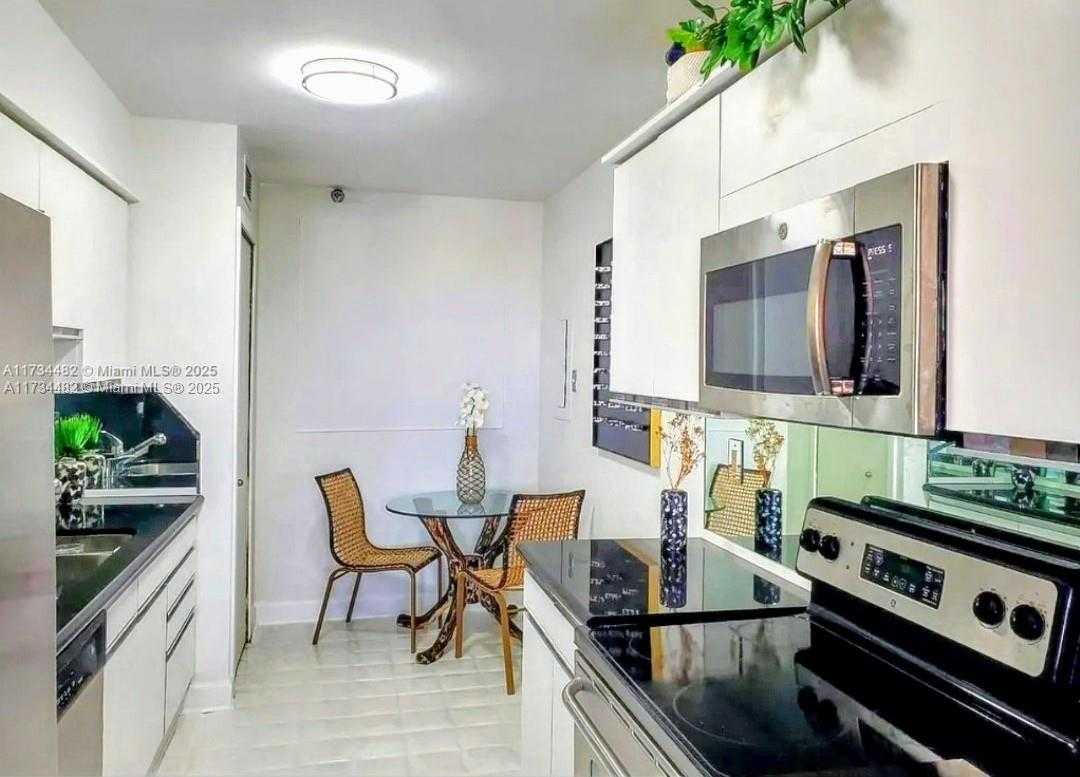 Small Image of 19355 TURNBERRY WAY #21C, Aventura Number 8