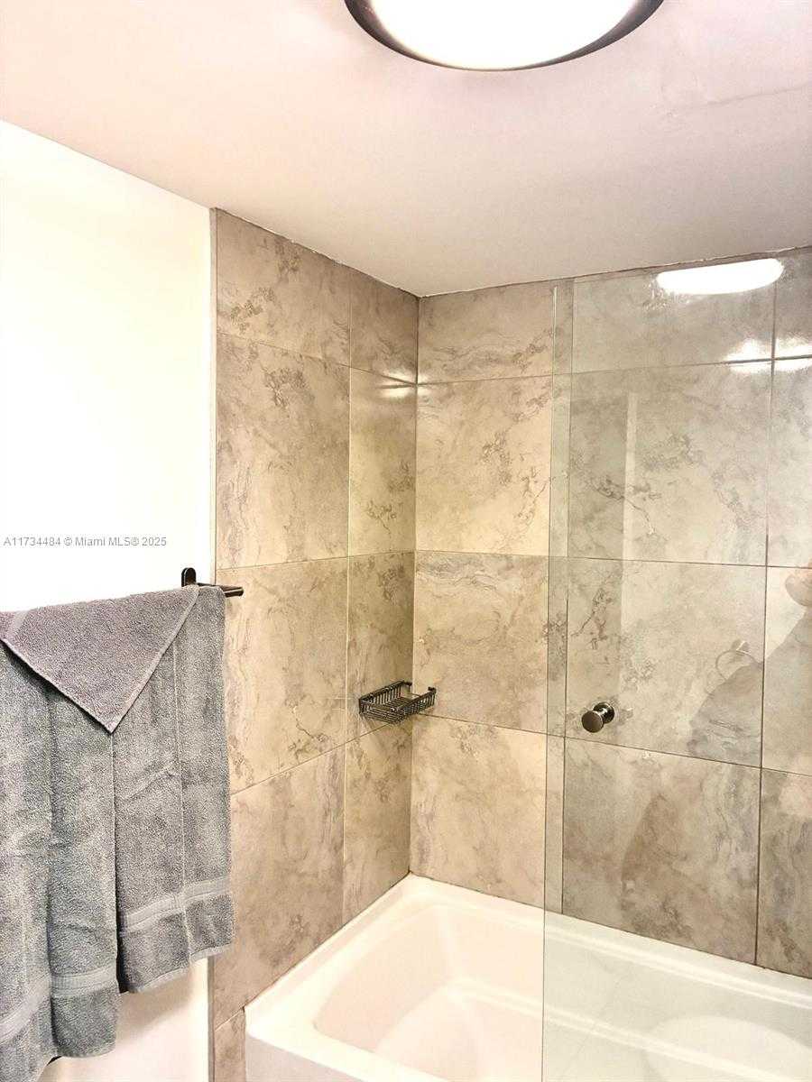 Small Image of 201 178TH DR #331, Sunny Isles Beach Number 6
