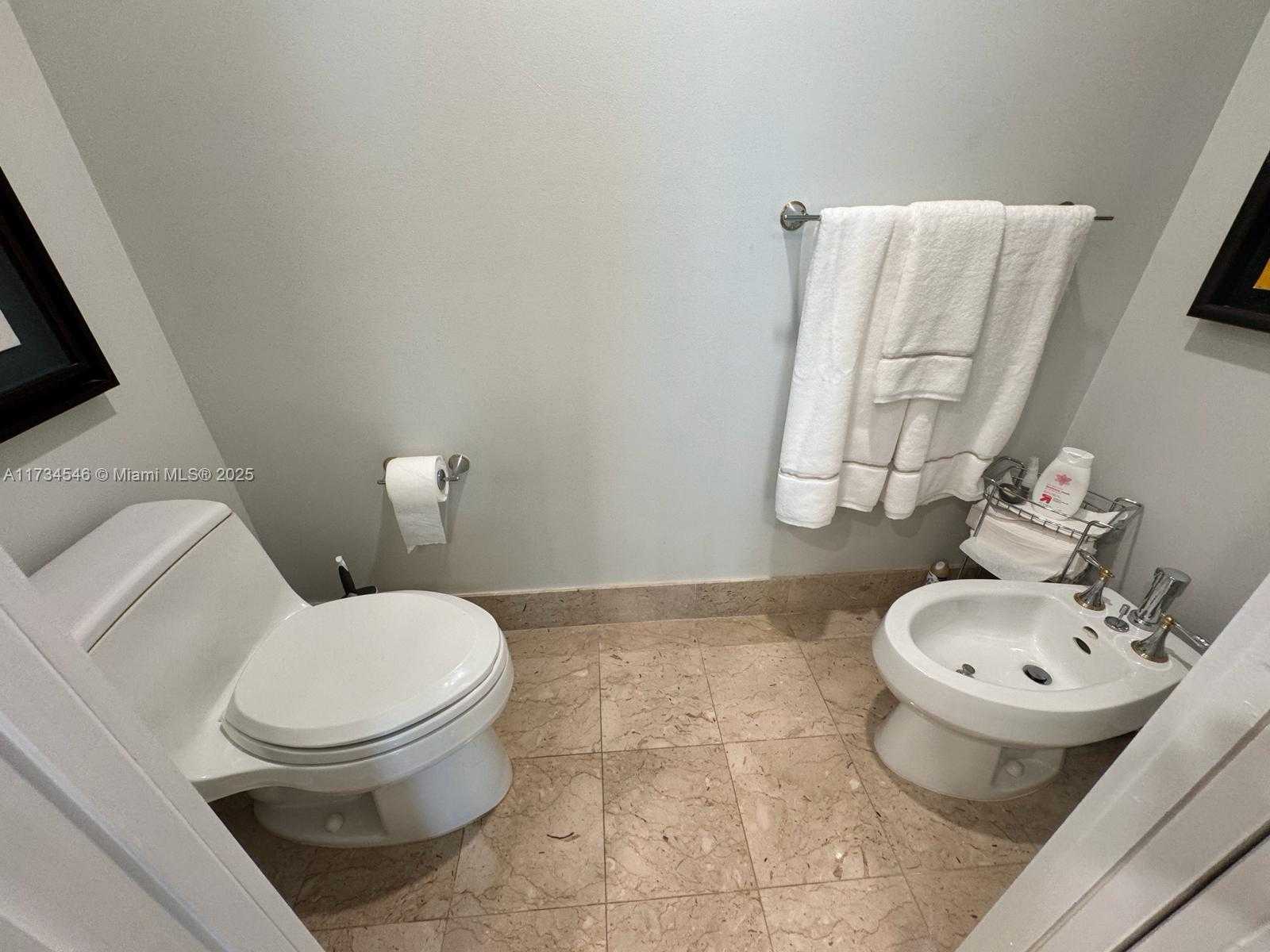 Small Image of 21200 POINT PL #1102, Aventura Number 16