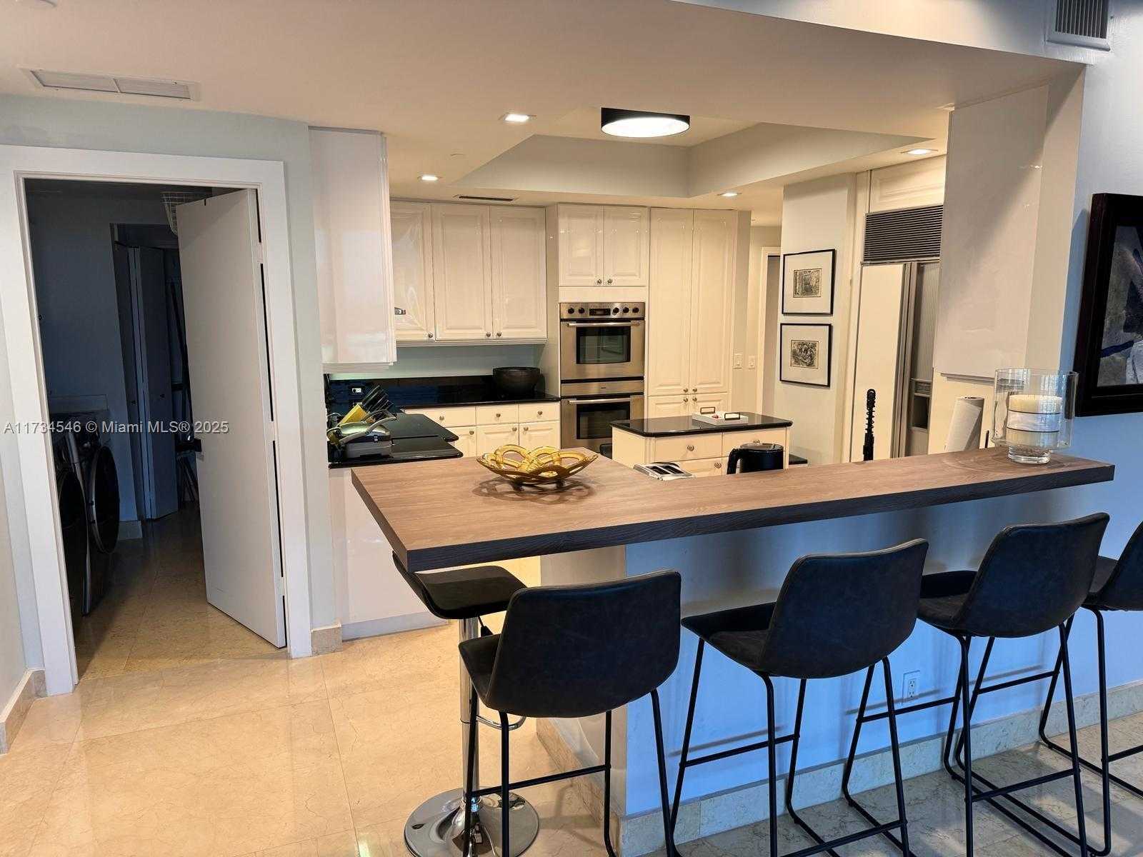 Small Image of 21200 POINT PL #1102, Aventura Number 6