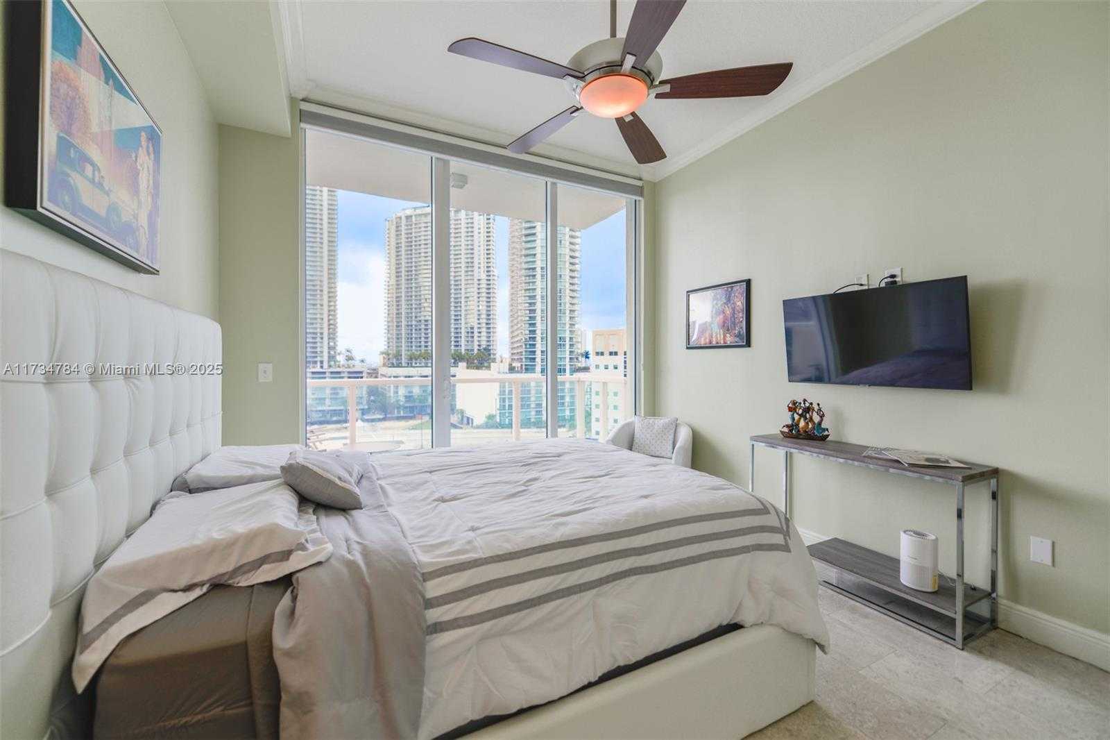 Small Image of 31 SOUTH EAST 5TH ST #1101, Miami Number 24