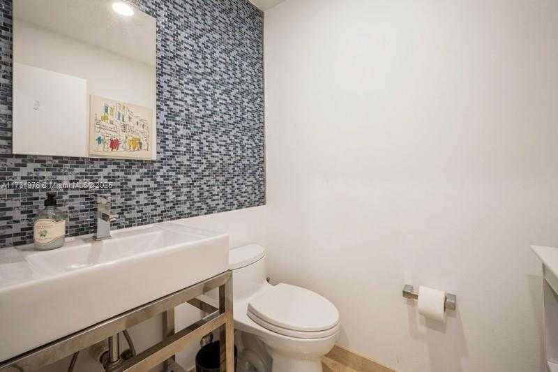 Small Image of 21216 HARBOR WAY #153-15, Aventura Number 10