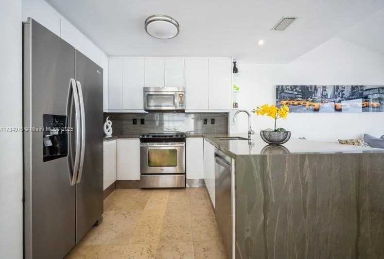 Small Image of 21216 HARBOR WAY #153-15, Aventura Number 4