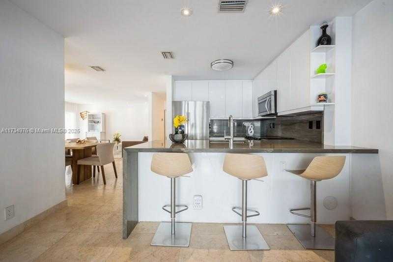 Small Image of 21216 HARBOR WAY #153-15, Aventura Number 6