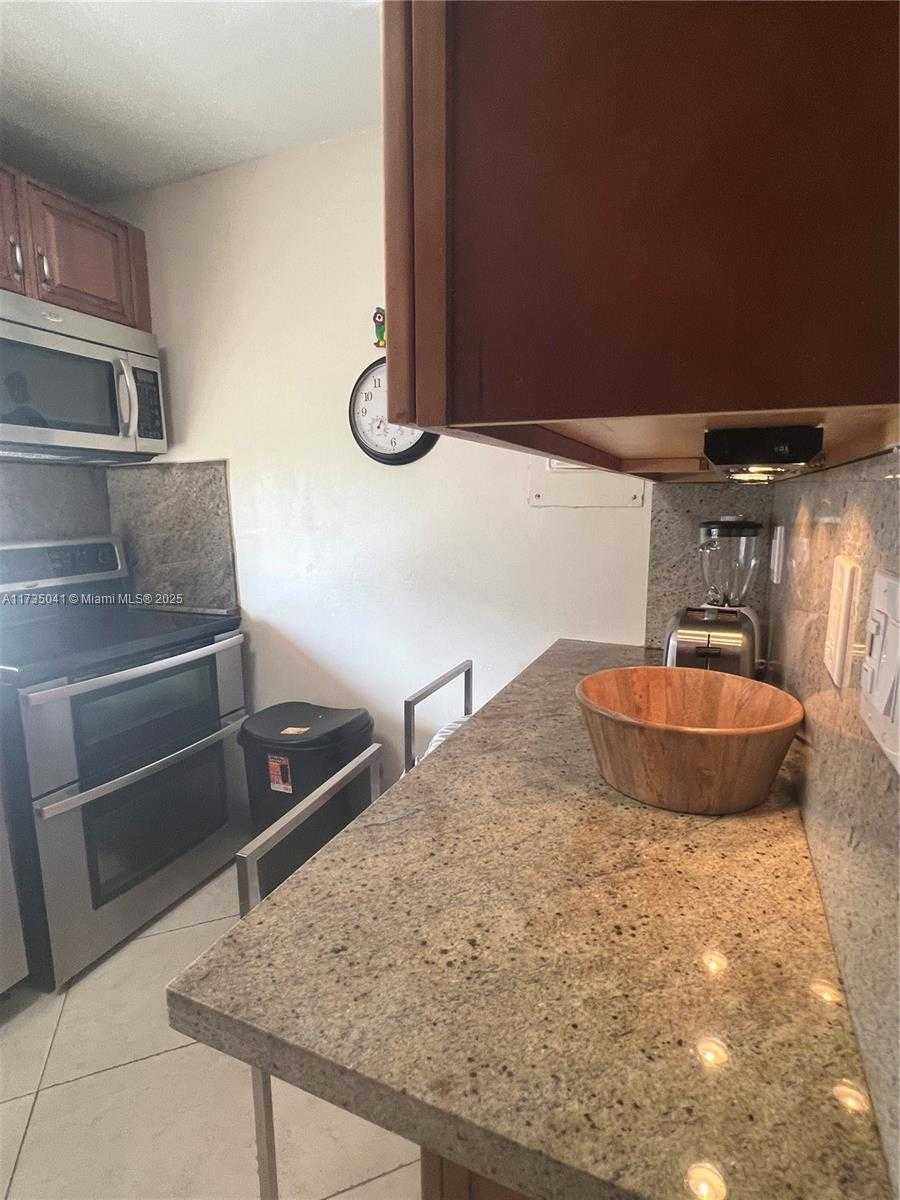Small Image of 17011 NORTH BAY RD #512, Sunny Isles Beach Number 11