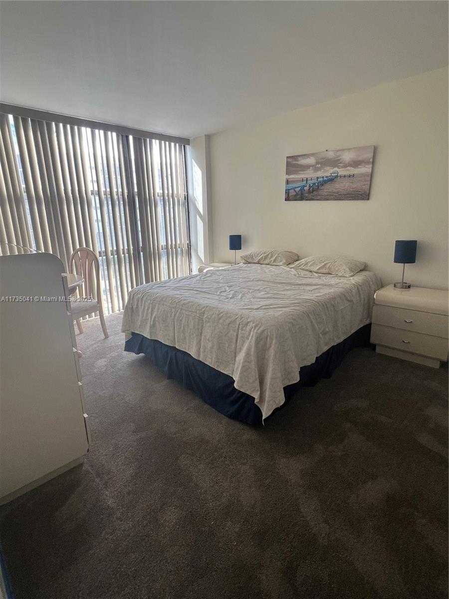 Small Image of 17011 NORTH BAY RD #512, Sunny Isles Beach Number 13