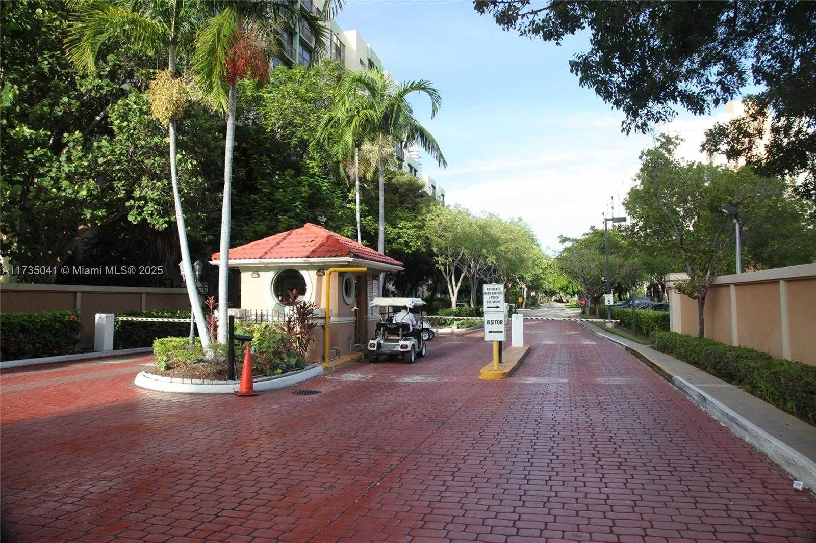 Small Image of 17011 NORTH BAY RD #512, Sunny Isles Beach Number 3