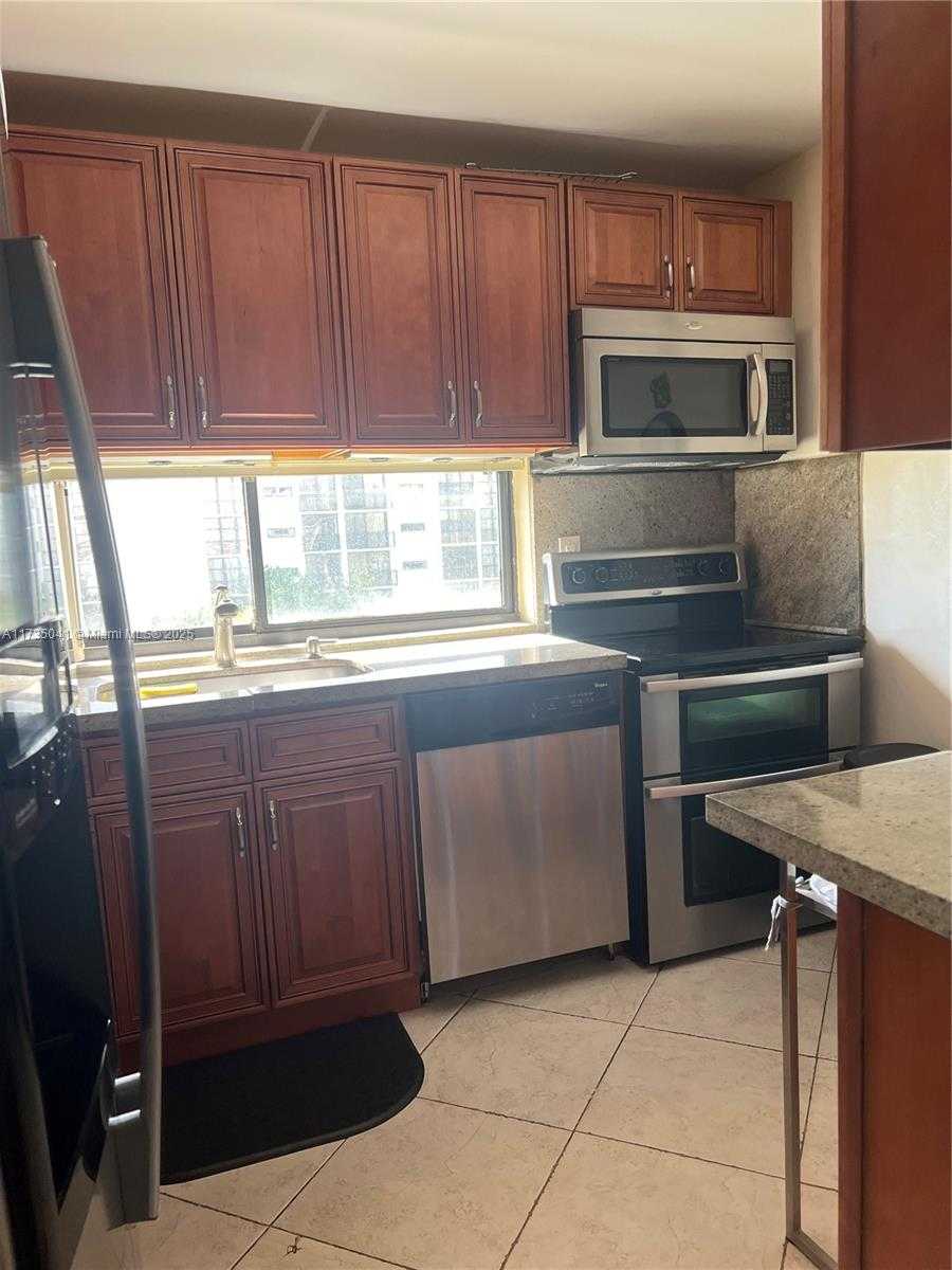 Small Image of 17011 NORTH BAY RD #512, Sunny Isles Beach Number 9