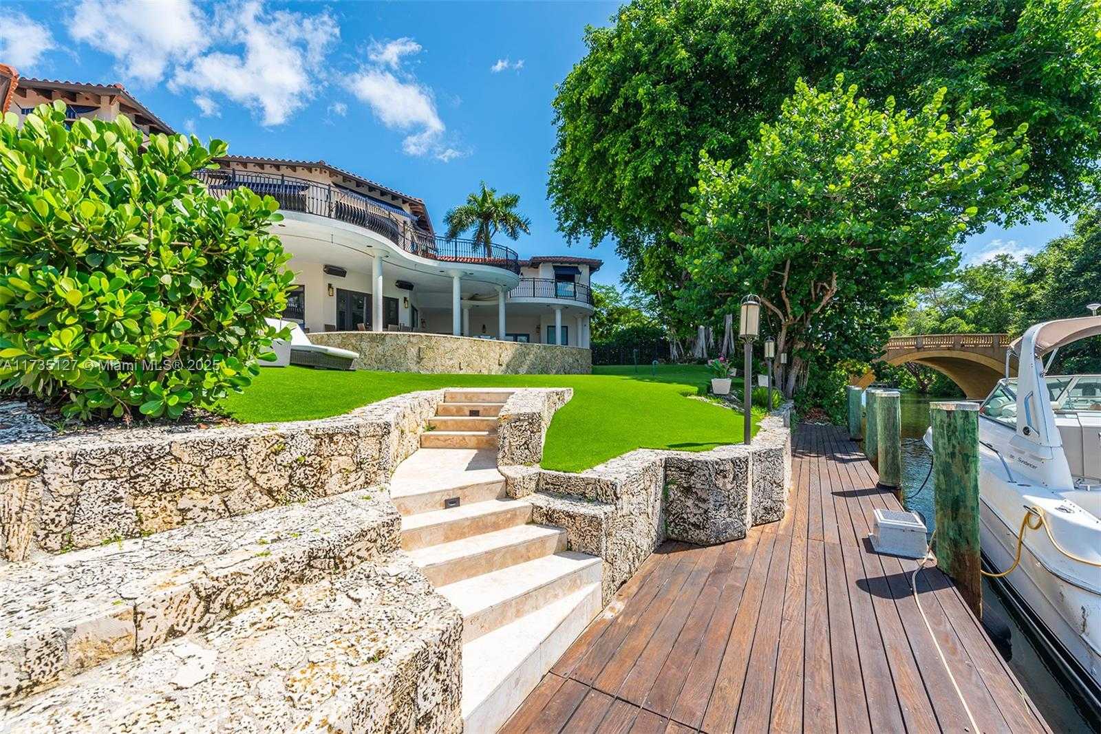 Small Image of 6700 GRANADA BLVD, Coral Gables Number 3