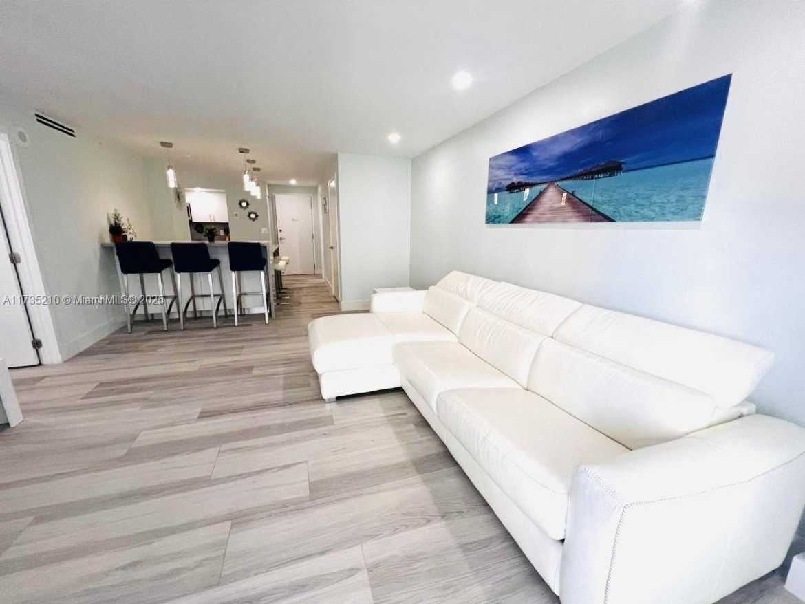 Small Image of 6917 COLLINS AVE #806, Miami Beach Number 4