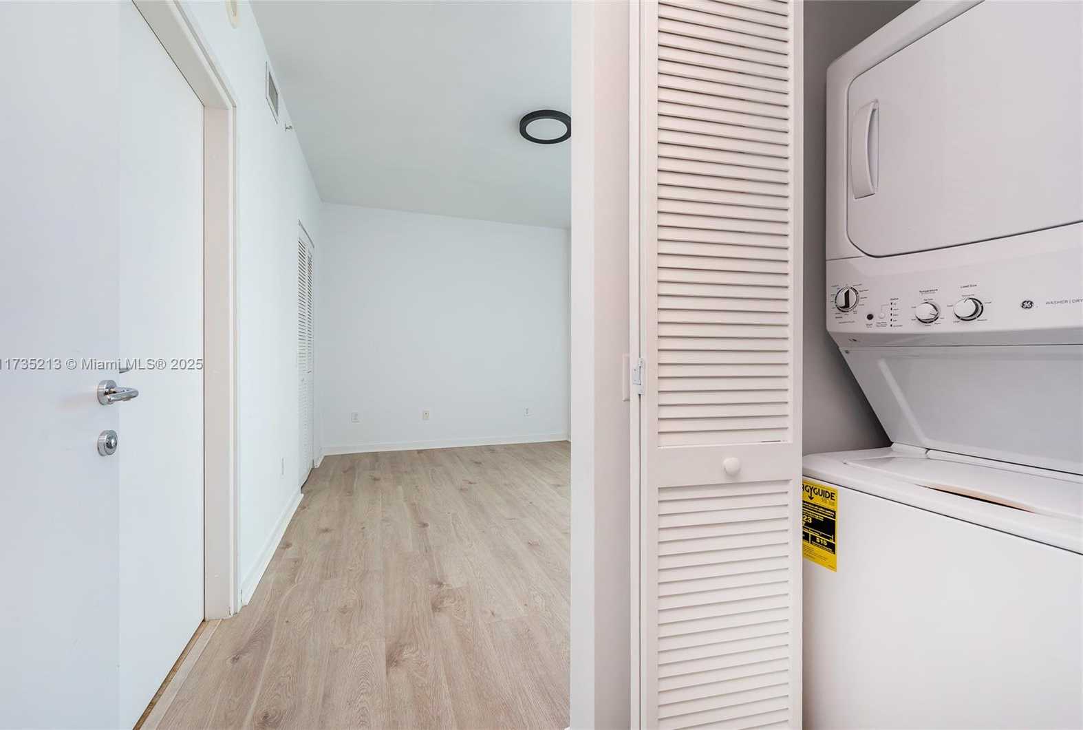 Small Image of 300 SOUTH BISCAYNE BLVD #T-1905, Miami Number 16
