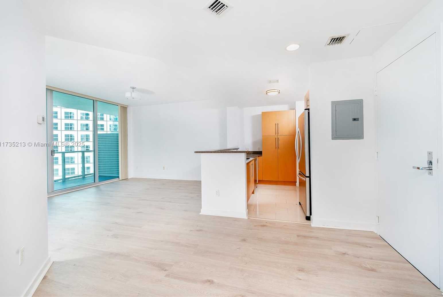 Small Image of 300 SOUTH BISCAYNE BLVD #T-1905, Miami Number 4