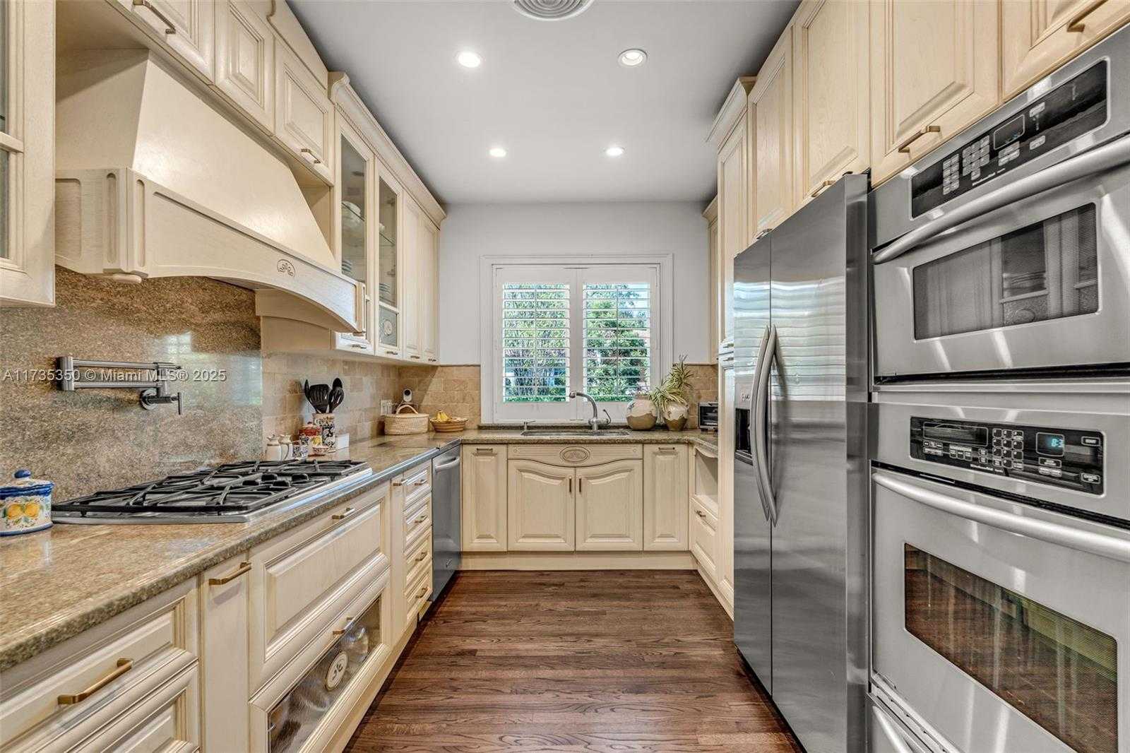 Small Image of 168 MORNINGSIDE DR, Coral Gables Number 11