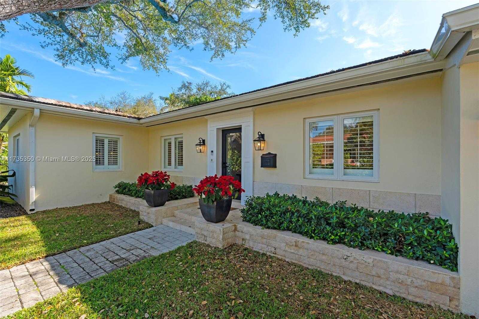 Small Image of 168 MORNINGSIDE DR, Coral Gables Number 2