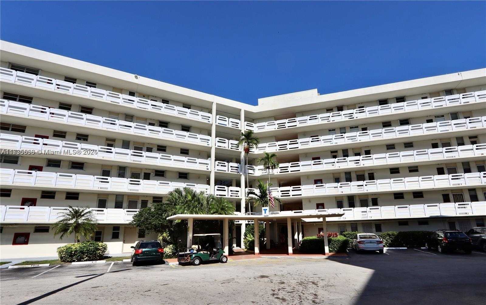 Small Image of 3030 MARCOS DR #T512, Aventura Number 25