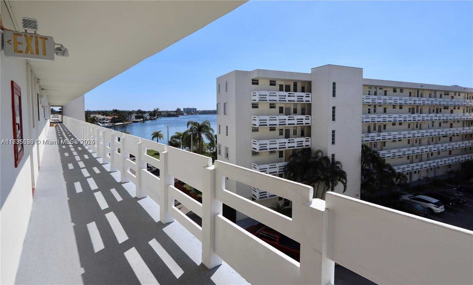 Small Image of 3030 MARCOS DR #T512, Aventura Number 4