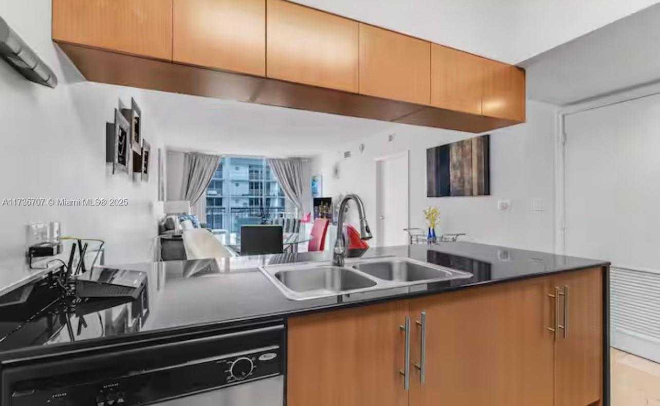 Small Image of 1750 NORTH BAYSHORE DR #3405, Miami Number 4
