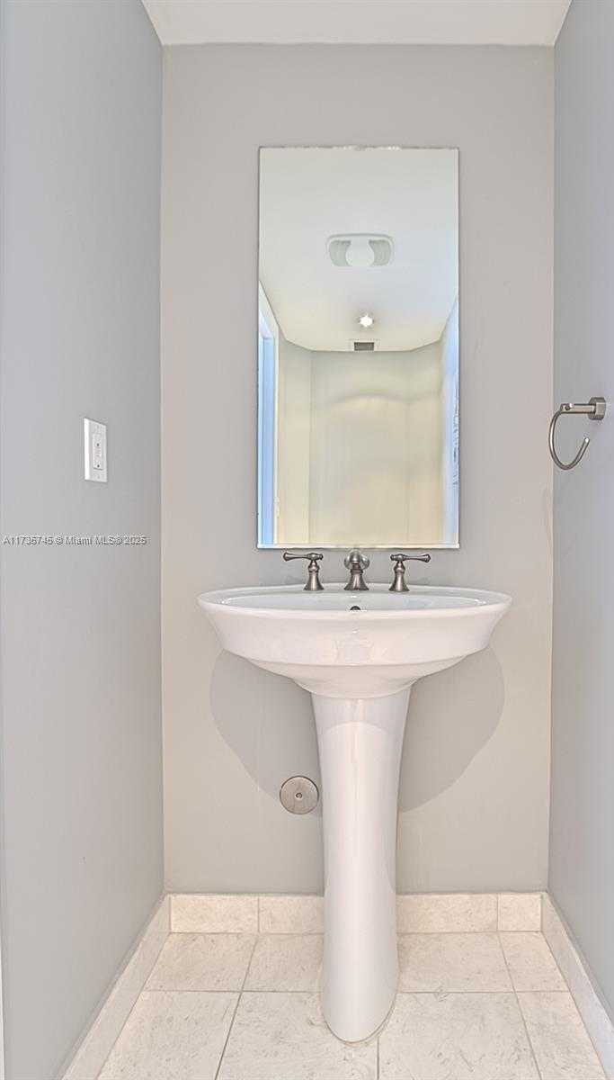Small Image of 3535 SOUTH OCEAN DR #2002, Hollywood Number 47