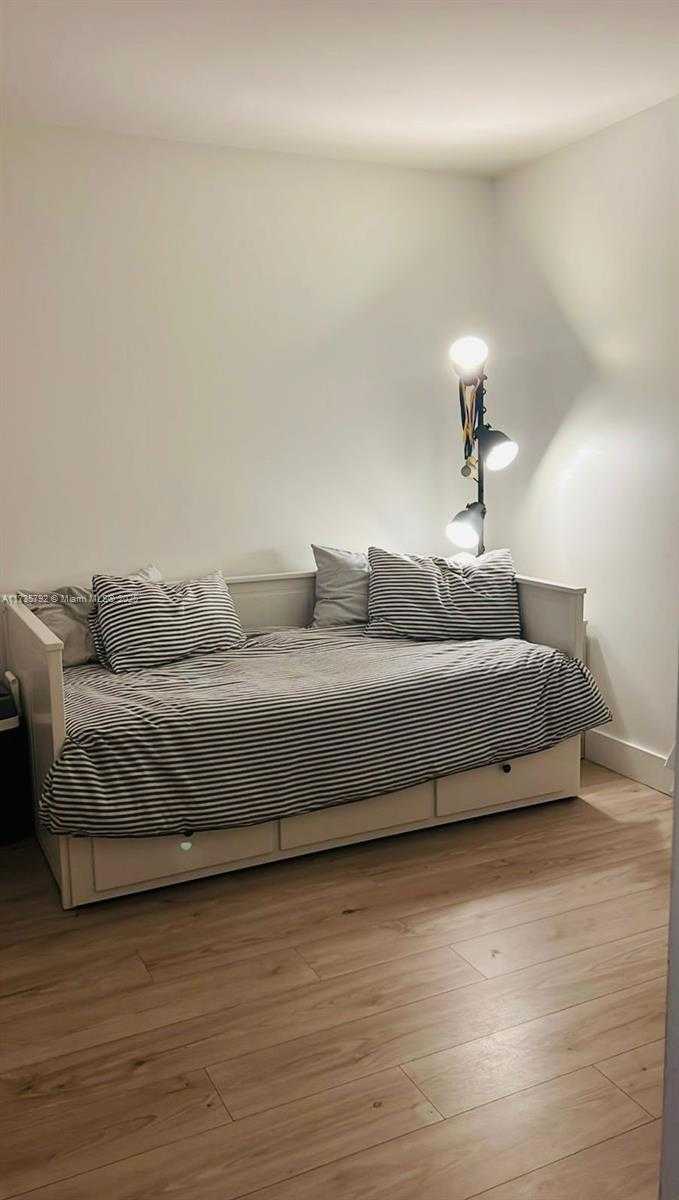 Small Image of 101 CRANDON BLVD #279, Key Biscayne Number 17